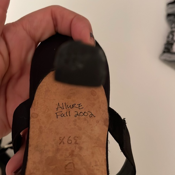 Manolo Blahnik black satin heels size 9 1/2 - Picture 5 of 12